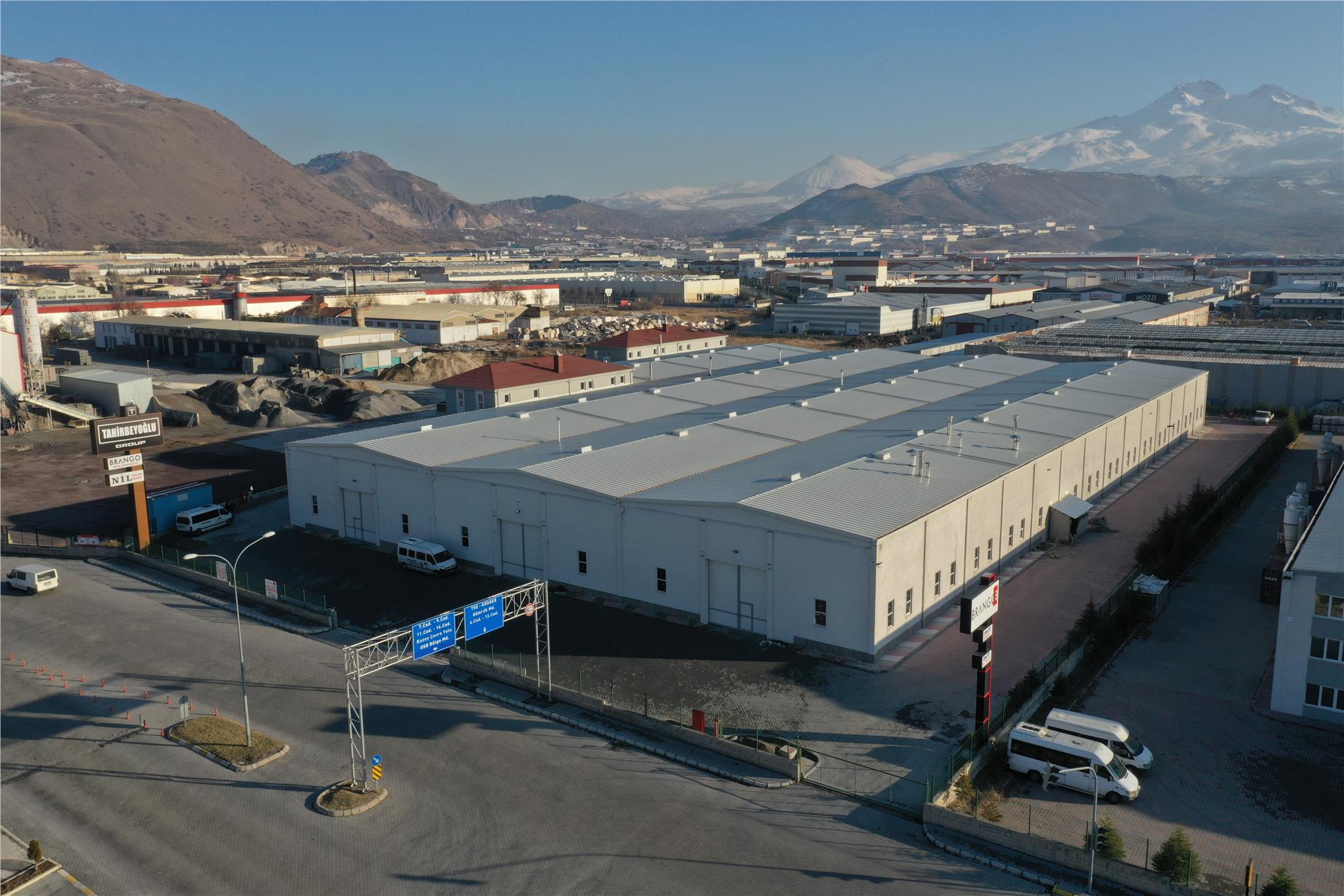 بفضل عمليات الإنتاج التكنولوجية لدينا، نقدم حلولًا فعّالة وعالية الجودة واقتصادية.